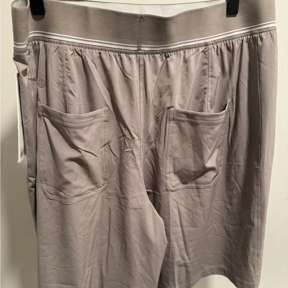 NWT LULULEMON - Swift Relaxed Short 9" Logo Waist - $78 - XL - Picture 9 of 11